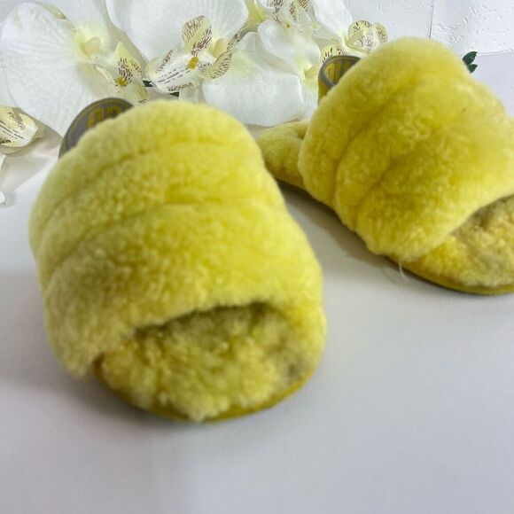 UGG Toddler Yellow Slippers size 8 - Picture 3 of 10